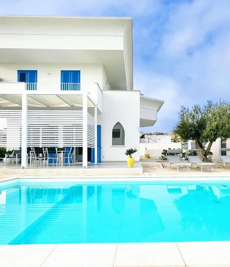 White Wall luxury rooms Scala dei turchi Realmonte 0*,  Italia